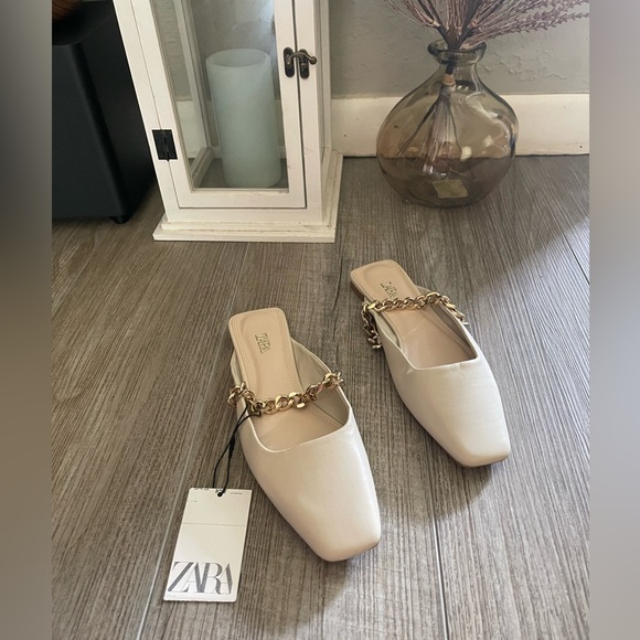 Zara slides with gold chain - Picture 1 of 5